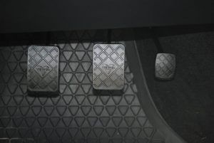 no pisar hasta el fondo el embrague