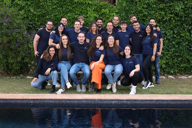 que hay detras de needcarhelp