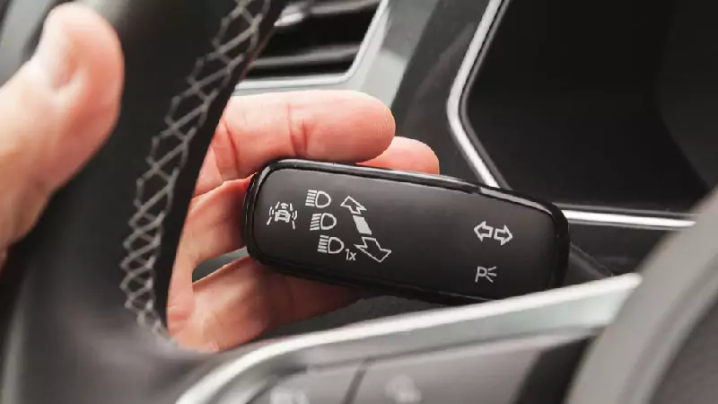 Que revisar en el coche antes de salir de viaje: Luces