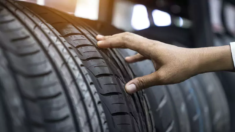 Que revisar en el coche antes de salir de viaje: Revisar nivel dibujo ruedas