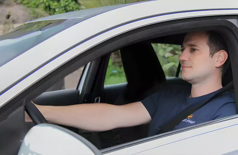 Needcarhelp transporte de coches R scaled edited low recorte