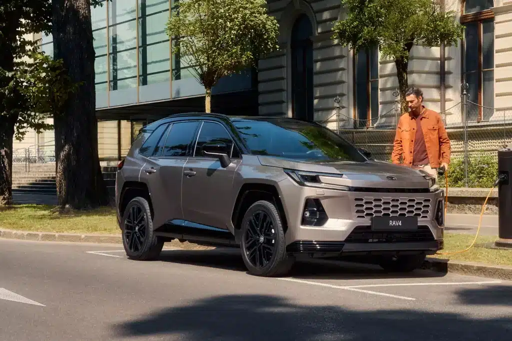 Las 10 marcas de coches más fiables en 2026 2 RAV4 032 PHEV 26 WEB V2