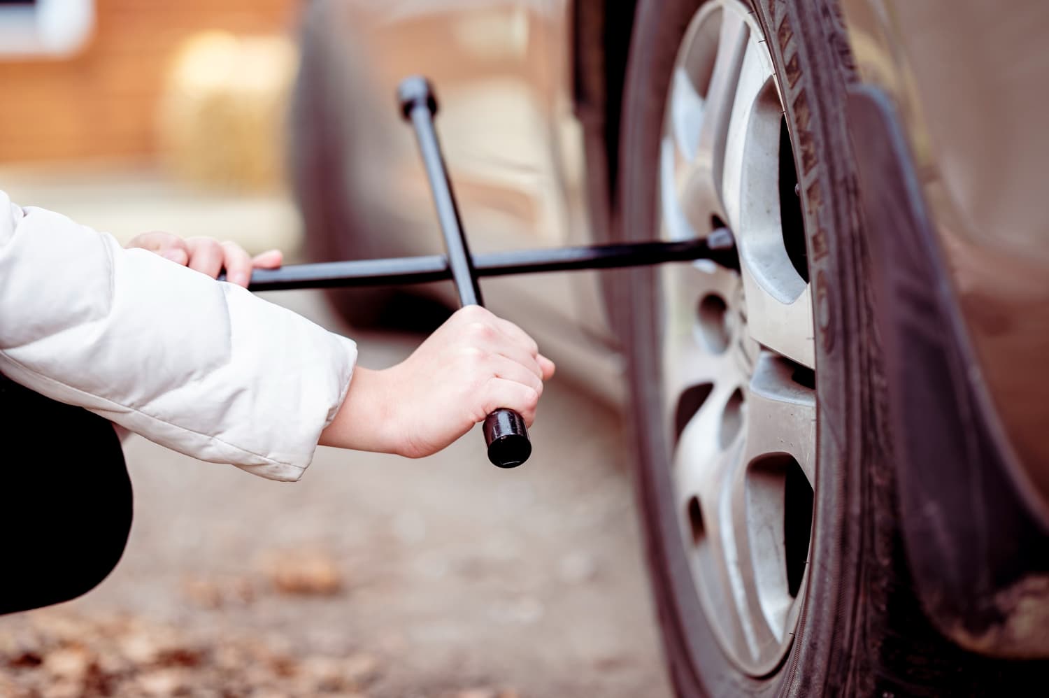 Cómo cambiar una rueda de coche