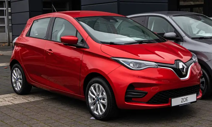 Qué coche eléctrico comprar de segunda mano en 2026 2 Renault Zoe ZE50 de segunda mano en rojo, vista tres cuartos delantera