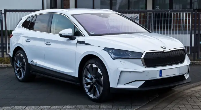 Qué coche eléctrico comprar de segunda mano en 2026 12 Skoda Enyaq iV 80 de segunda mano en blanco, vista tres cuartos delantera