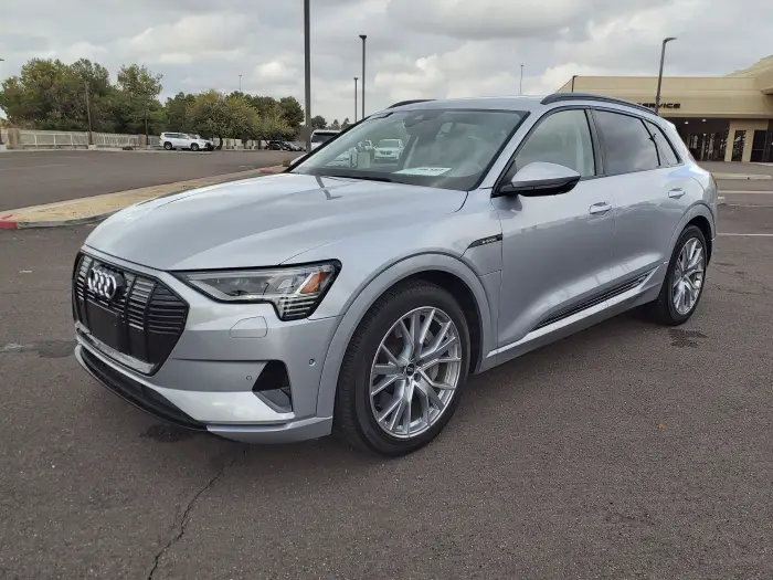 Qué coche eléctrico comprar de segunda mano en 2026 13 Audi e-tron 55 quattro de segunda mano, vista tres cuartos delantera